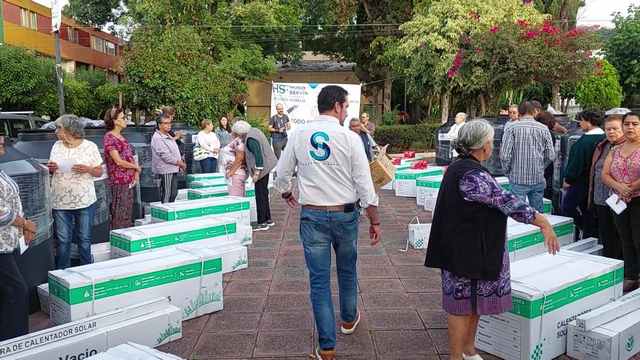 Agradecen Madres de familia apoyos de Hugo Servín sin distinción de colonias