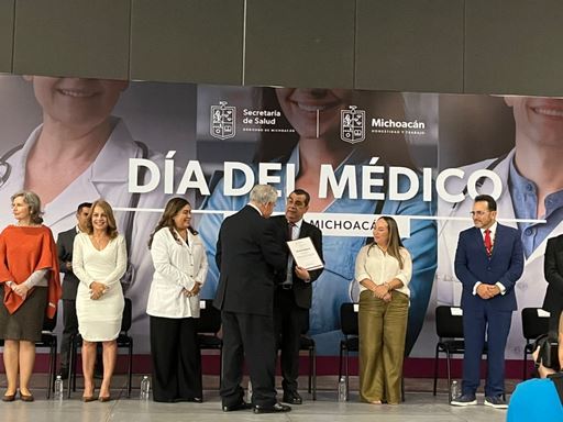 Celebran el Día del Médico y entregan reconocimientos