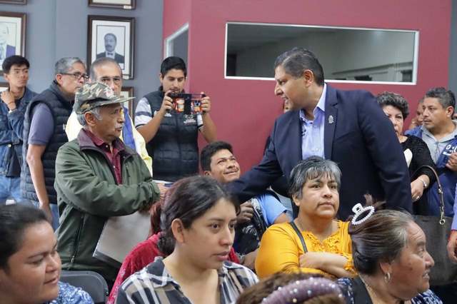 Entrega Nacho Campos 80 escrituras a habitantes de Pedregal de San Miguel