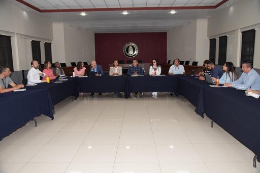 Regidores y secretarios revisan artículos del Reglamento de Justicia Cívica