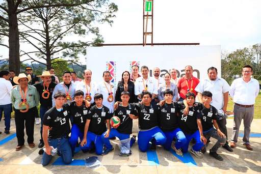 Entrega Nacho Campos vialidades y espacios educativos por 7.5 mdp