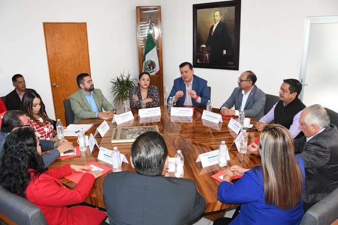 Me reuniré con expresidentes del PRI y exgobernadores para analizar si vamos en coalición o no: Memo Valencia