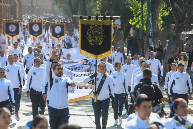 Muestran la grandeza de la Universidad Michoacana en el desfile del 20 de noviembre