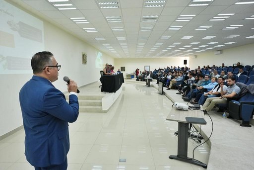 Sin riesgo, salarios y prestaciones de las y los profesores y trabajadores de la UMSNH