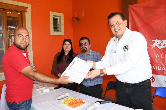 Hoy tenemos un PRI echado para delante y listo para hacer valer la fuerza del partido: Memo Valencia