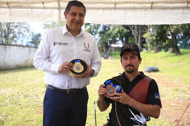 Nacho Campos cumple y apoya a deportistas