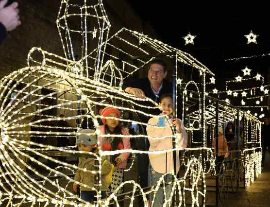 Espectacular iluminación e inicio de fiestas decembrinas en Morelia