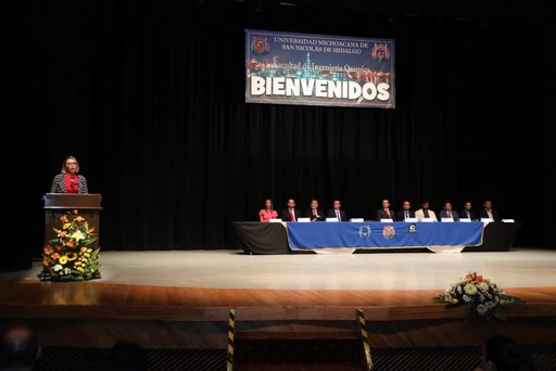 Pongan en alto el nombre de la Universidad Michoacana, pide rectora a egresados