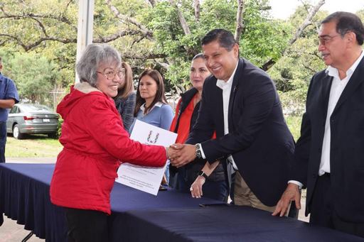 Nacho Campos hace realidad escrituración a 127 familias del Fovissste El Mirador
