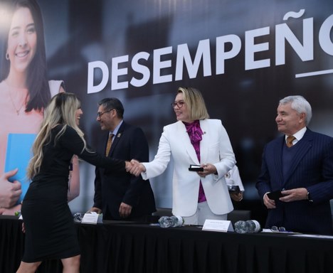 UMSNH entre las cinco instituciones con más galardonados y galardonadas con el Premio Ceneval