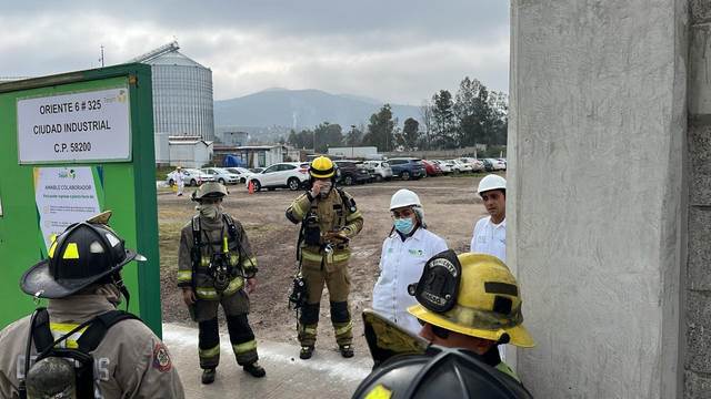 Atiende Protección Civil y Bomberos de Morelia fuga de amoniaco; heridos son atendidos
