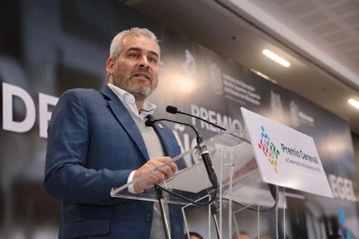 Encabeza Bedolla entrega de reconocimientos del Premio Ceneval al Desempeño de Excelencia EGEL