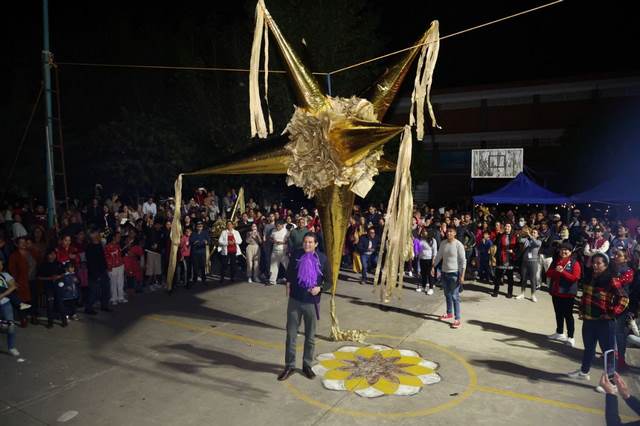 Piñata monumental, aguinaldos y antojitos, en posadas del DIF de Morelia