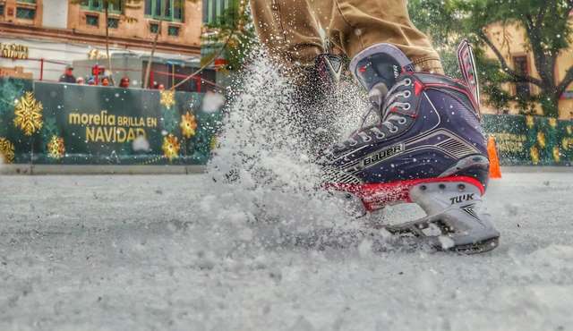 Anuncia Alfonso Martínez que pista de hielo del Centro se mantiene hasta el 7 de enero