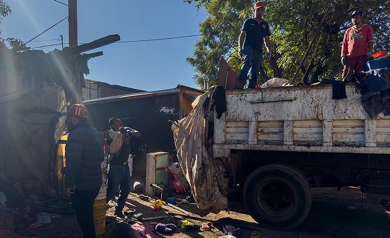 Autoridades municipales retiran invasión en La Cedrera
