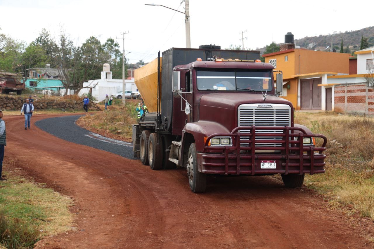 Avanza reencarpetamiento y construcción de vialidades en comunidades de Morelia