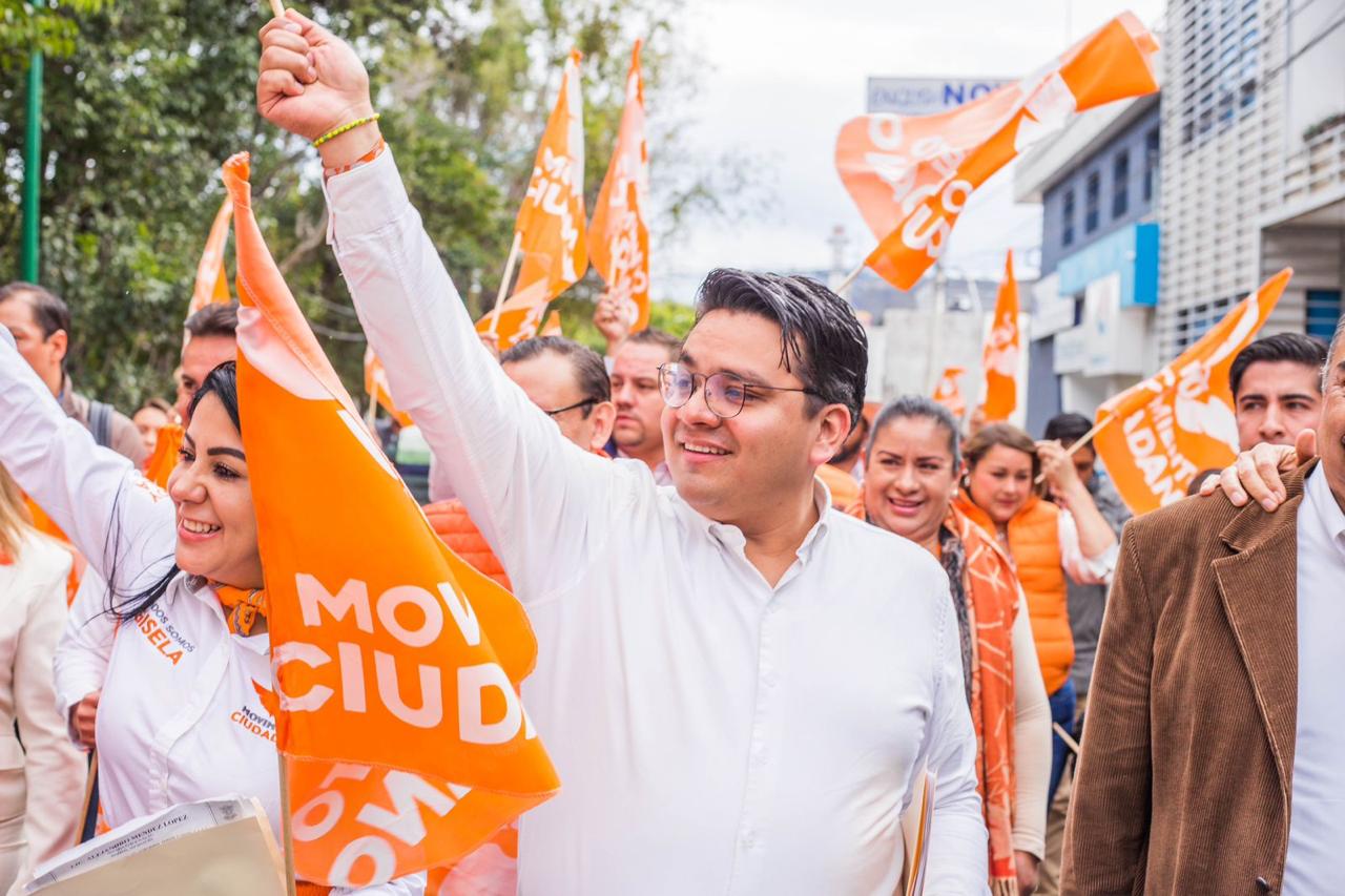 Toño Carreño se registró como precandidato a diputado local