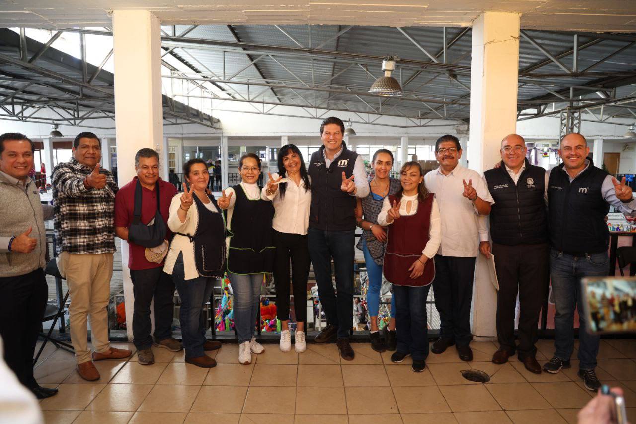 Alfonso Martínez, atiende necesidades del mercado Vasco de Quiroga