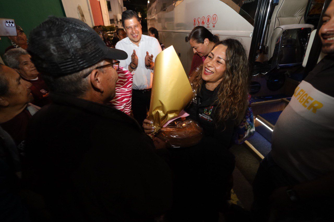 Logran Visa 21 uruapensespara reencontrarse con sus familiares