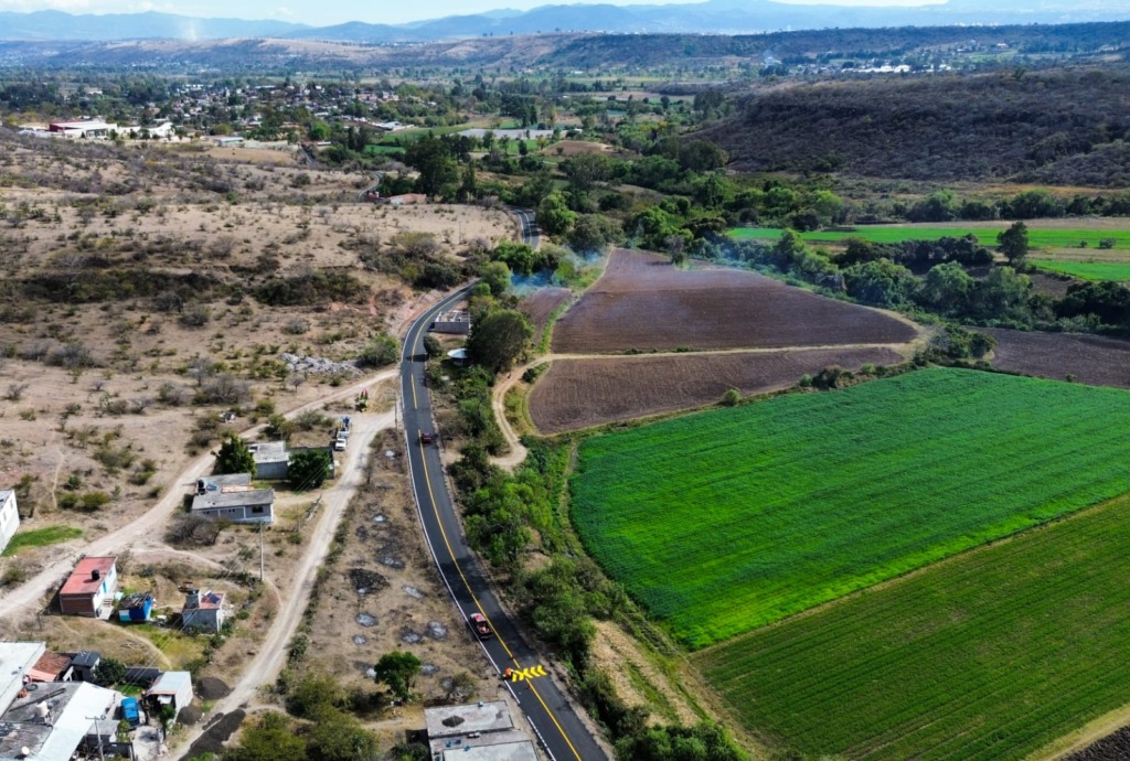 Inaugura Bladimir González camino de Ex Hacienda de Guadalupe a la Colonia Independencia (El Arquito)