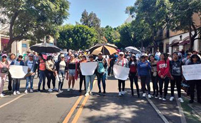Universidad del Bienestar en Tacámbaro sin entregar documentación a sus egresados