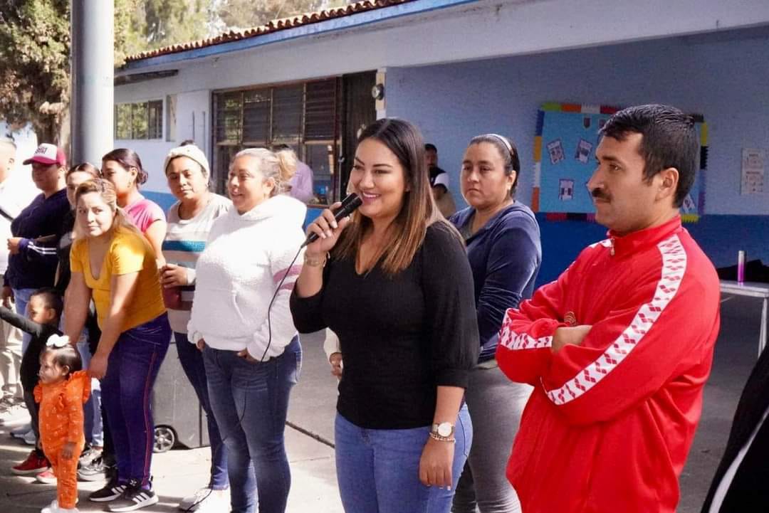 Seguimos haciendo equipo para mejorar las escuelas: Mónica Valdez