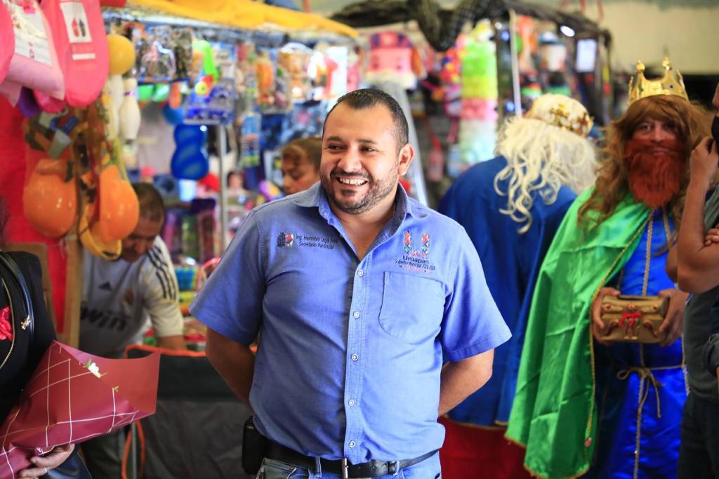 Herminio Loya inaugura el tradicional Tianguis del Juguete