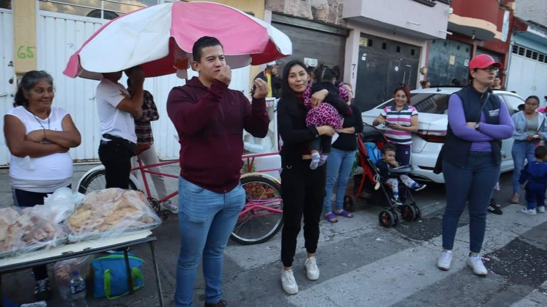 Víctor Zurita se reúne con morelianos de Prados Verdes, Lago 1 y 2