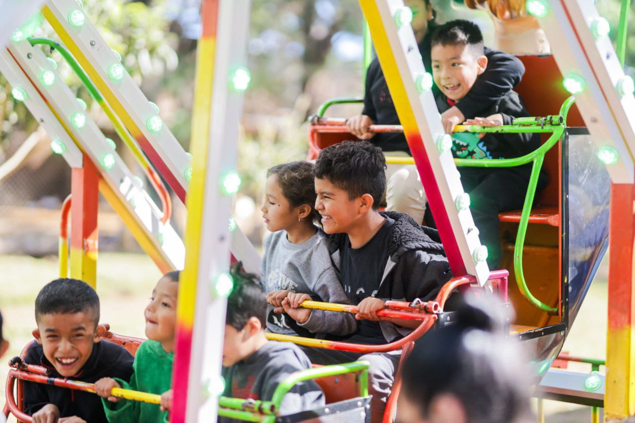 Reyes Magos festejan a más de 6 mil niños en el Divertingo