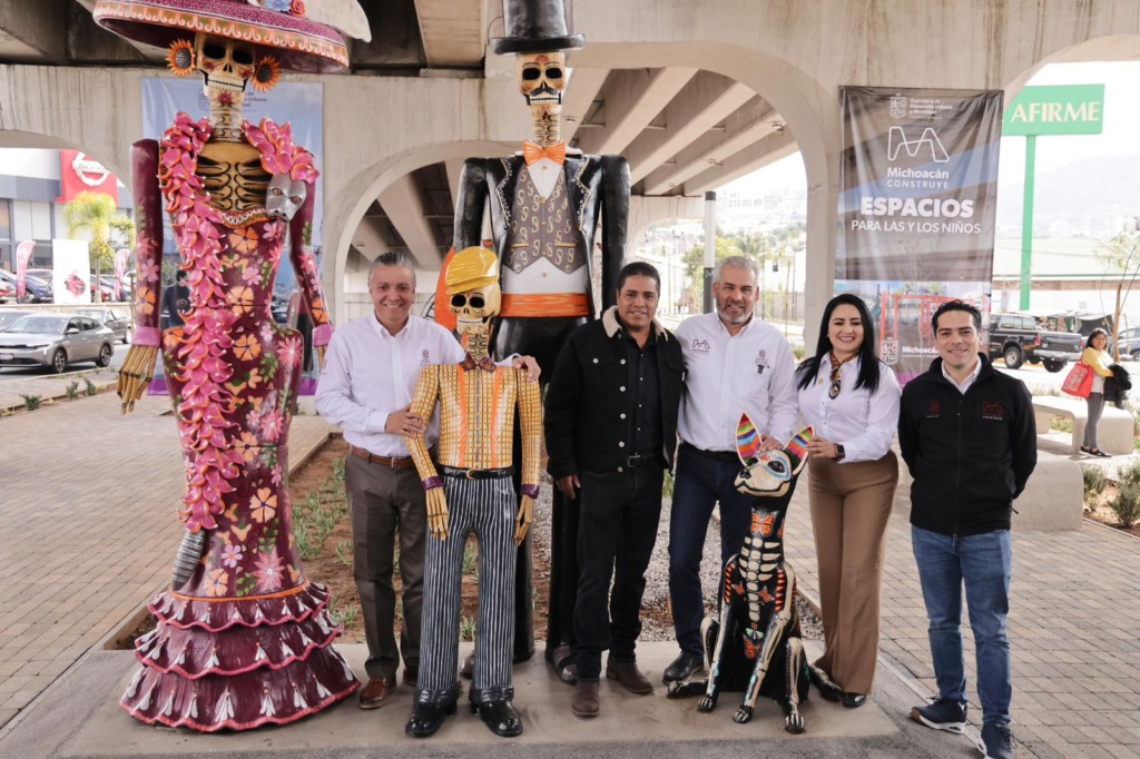 Inaugura Bedolla obras en bajopuente de salida a Mil Cumbres