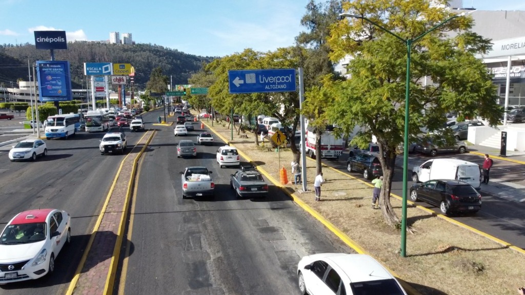 Realiza Gobierno Municipal acciones de mantenimiento y limpieza en Periférico Paseo de la República