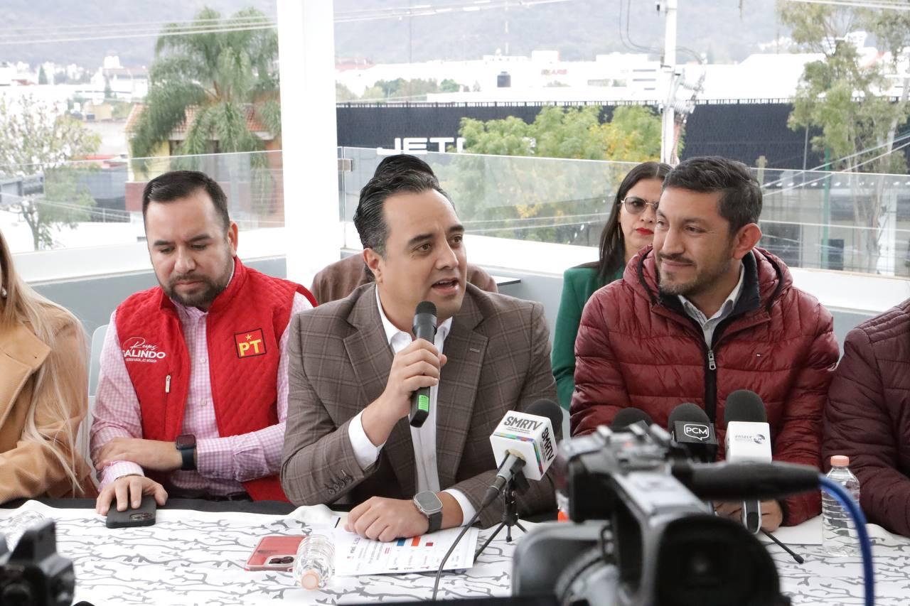 Claudia Sheinbaum sube en las encuestas, mientras oposición se hunde con sus perfiles: JP Celis