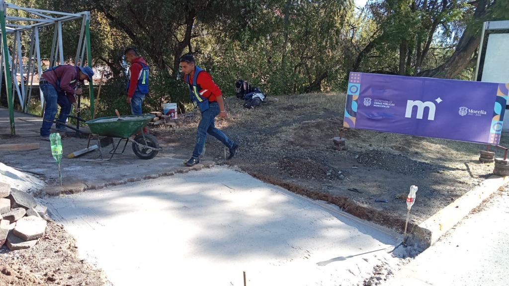 Gobierno Municipal atiende reporte ciudadano y construye vialidades incluyentes