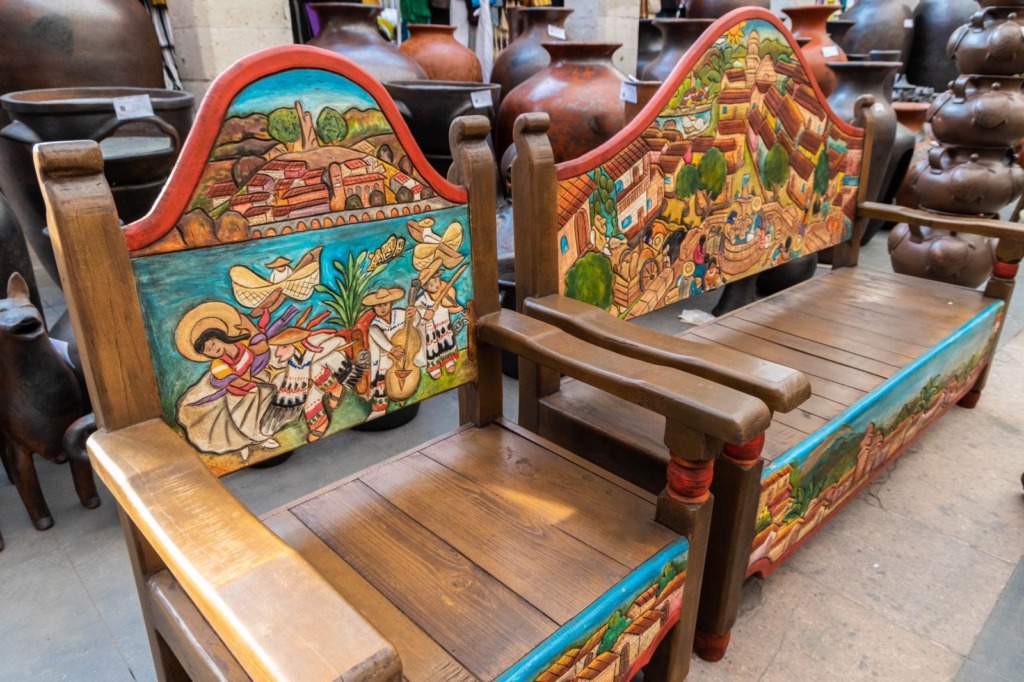 De Cuanajo para el mundo; descubre la cuna del mueble artesanal