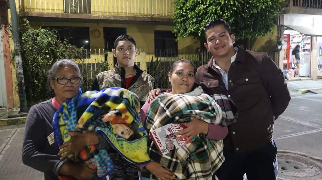 Familias del Distrito 10 cierran filas con Víctor Zurita