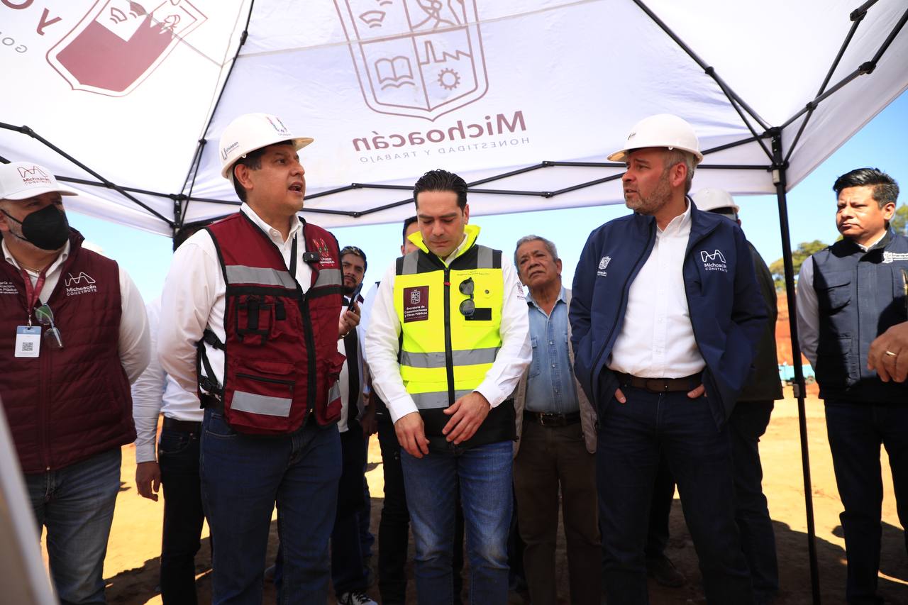 Nacho Campos y Alfredo Ramírez supervisan obra en relleno sanitario de Uruapan