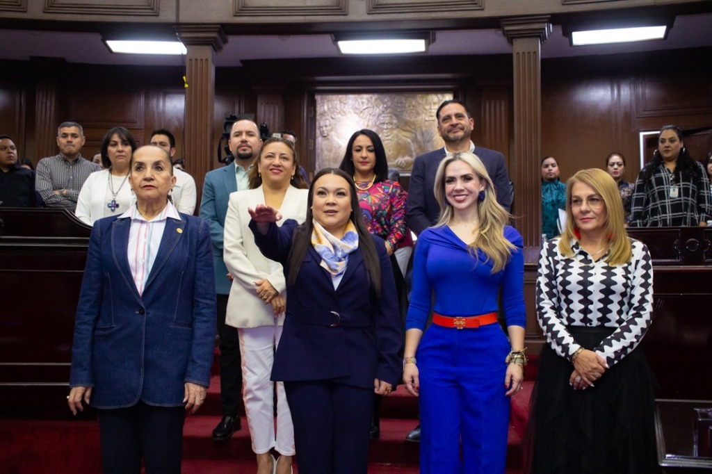 Rinde protesta Luz María Velázquez Villicaña como presidenta municipal provisional de Salvador Escalante