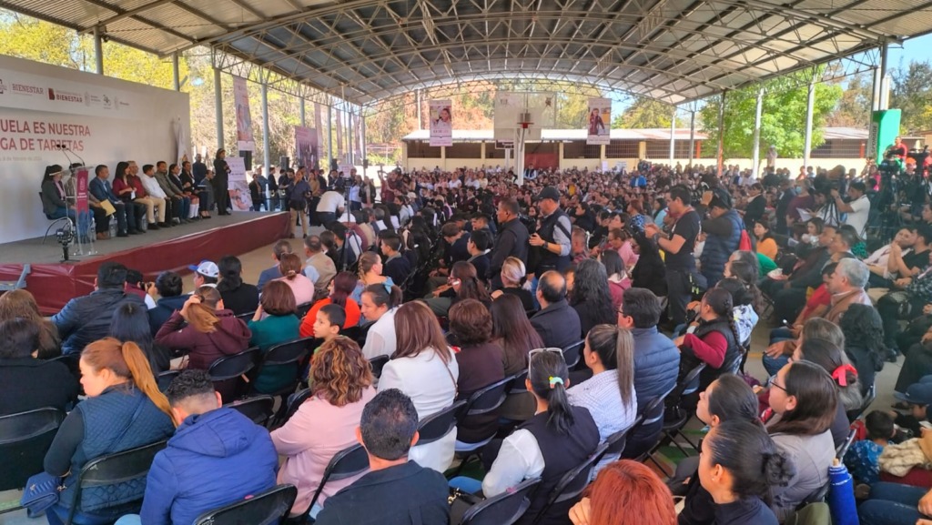 Se han destinado 5 mil mdp a escuelas de Michoacán, este 2024 serán mil más