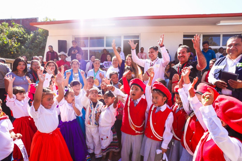 Nacho Campos entregó tres obras en el Centro de Educación Inicial Indígena