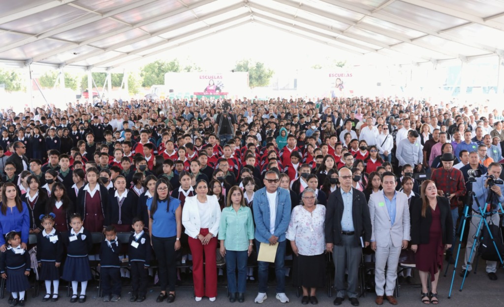 Se equipan 3 mil escuelas; inversión de 160 mdp: SEE