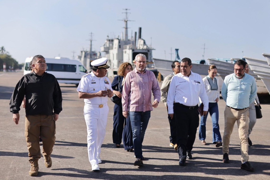 Gobierno de Michoacán recibe buques para crear arrecifes artificiales en LC