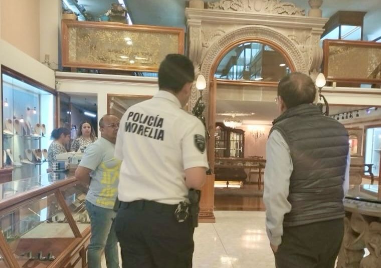 Atiende Policía Morelia reporte de robo en joyería