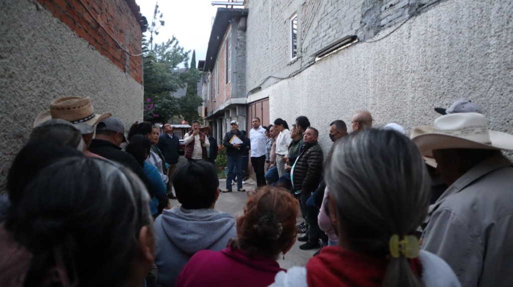 Víctor Zurita continúa recorridos por el Distrito 10 de Morelia y resuelve gestiones