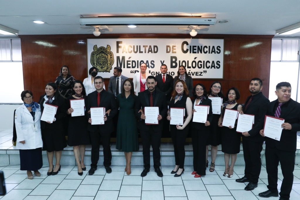 Egresados nicolaitas forman parte de la primera generación de especialistas en Medicina Familiar del ISSSTE