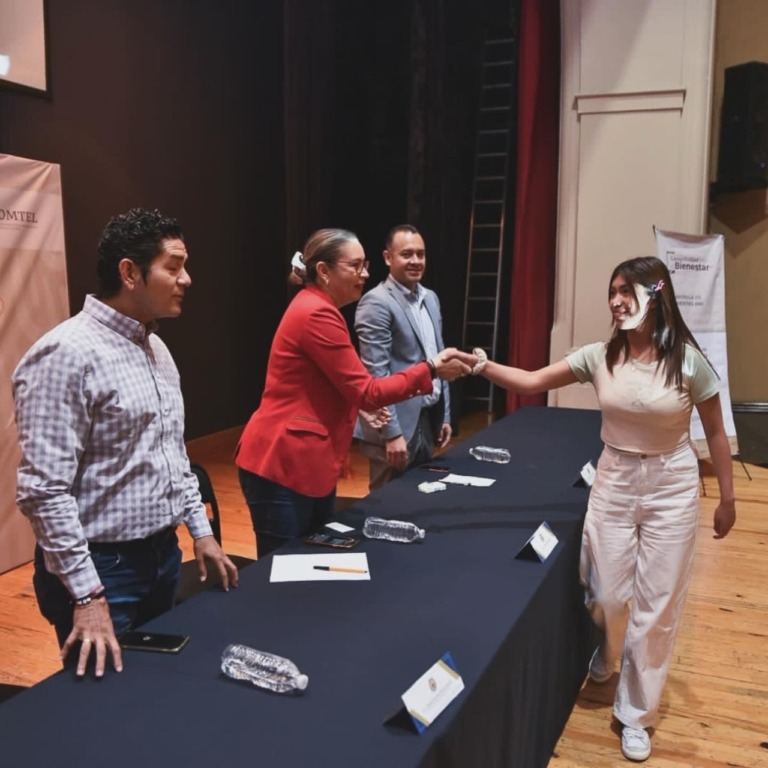 Cinco mil moradores de Casas del Estudiante de la UMSNH recibirán tarjetas SIM