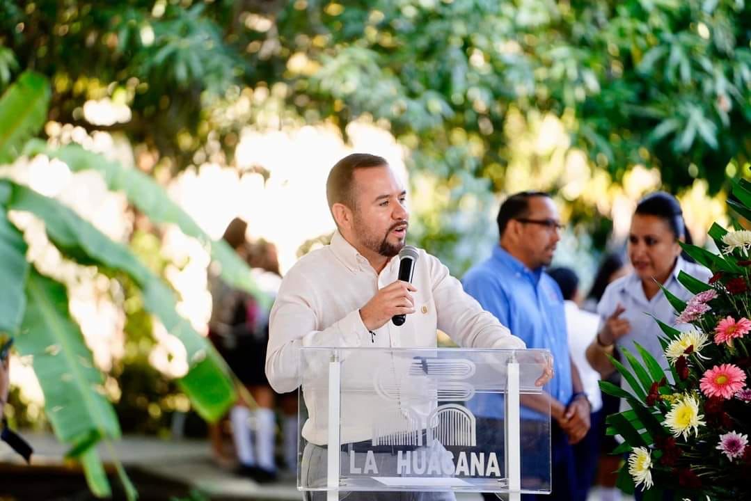 Llama Reyes Galindo a los jóvenes a participar en la construcción de las políticas públicas de Michoacán
