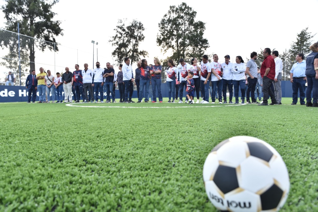 UMSNH estrena cancha de fútbol rápido; la rectora inaugura el espacio