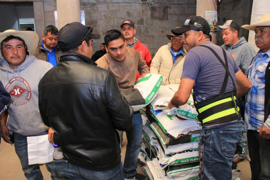 Entrega Buen Gobierno de Tarímbaro dotaciones de Semilla Elotera