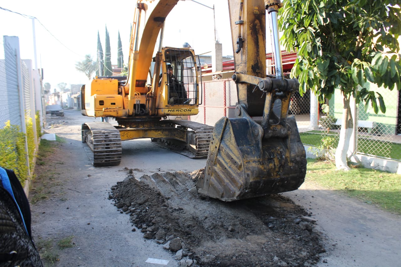 Dignifica Bladimir González vialidades en Tarímbaro