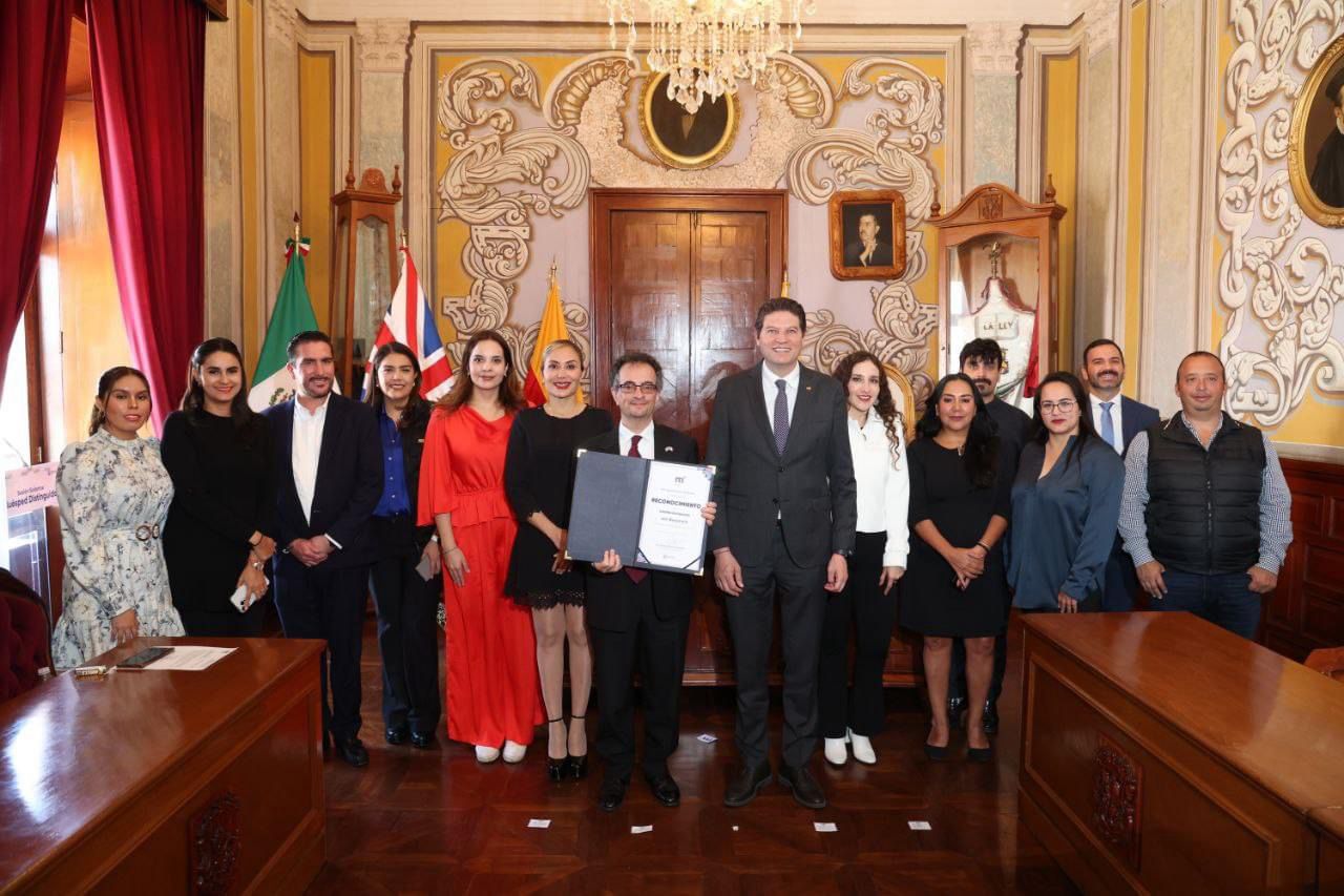 Morelia distingue a embajador de Gran Bretaña como Huésped Distinguido
